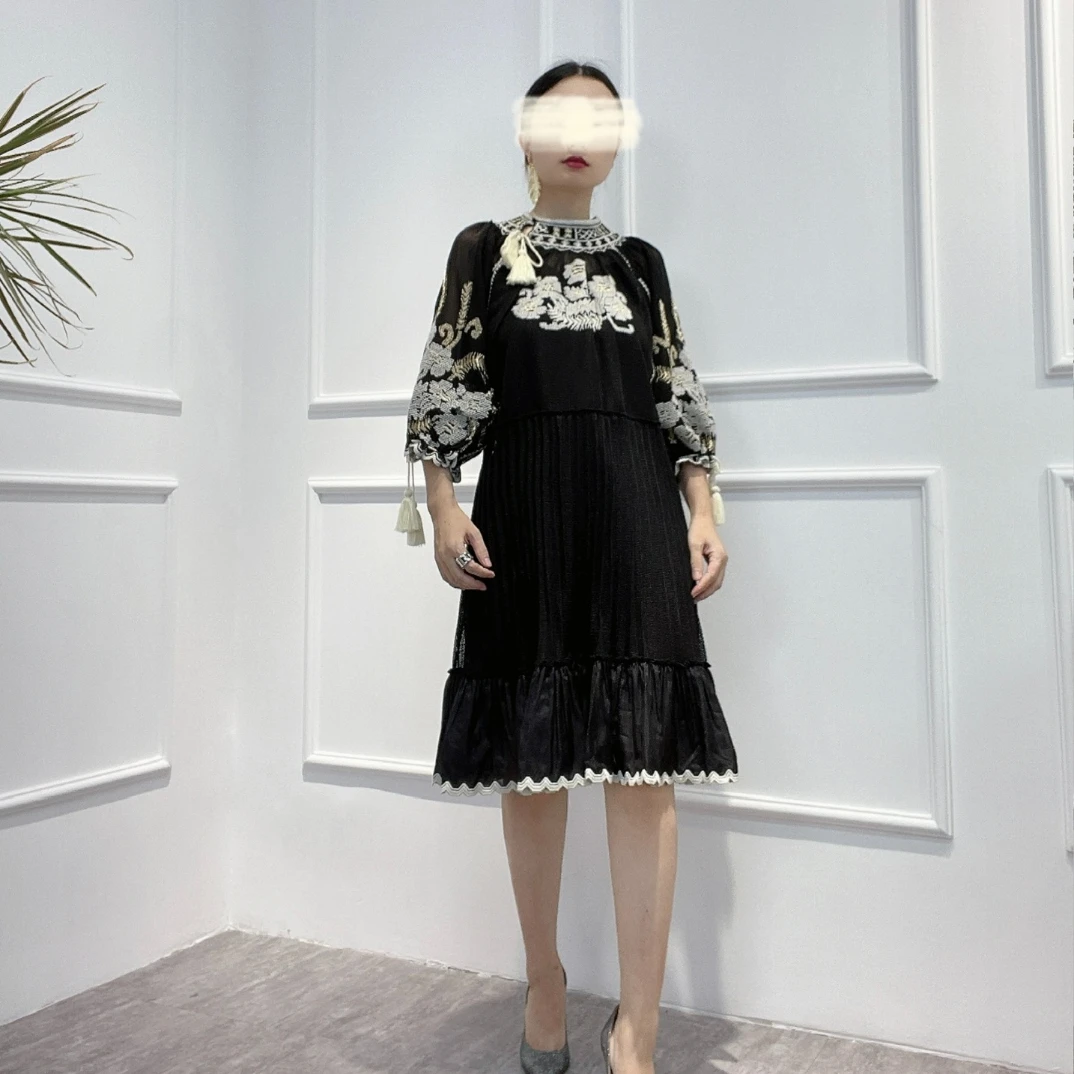 

Дизайнерское женское народное платье Indie 2022, высококачественное черное цветочное пиксельное вышитое платье мини с бахромой и оборками на п...