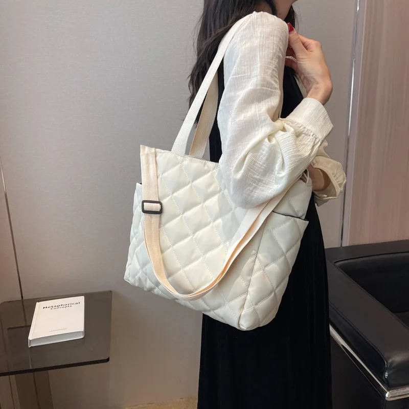 

Лидер продаж, трендовая нейлоновая Женская модная Холщовая Сумка-мешок, новинка 2023, универсальная женская сумка через плечо с ромбовидным узором