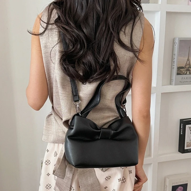 Фото Сумка-кроссбоди из искусственной кожи Pu Solid Large с минималистичным дизайном, ручкой-бантом и мягкой ручкой для переноски, женская повседневная сумка через плечо для работы и отдыха №4