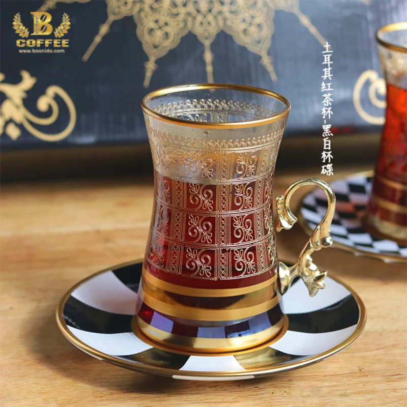 

Красные чайные чашки в дворцовом стиле, черно-белые чашки и блюдца, домашние креативные стеклянные высокотемпературные.