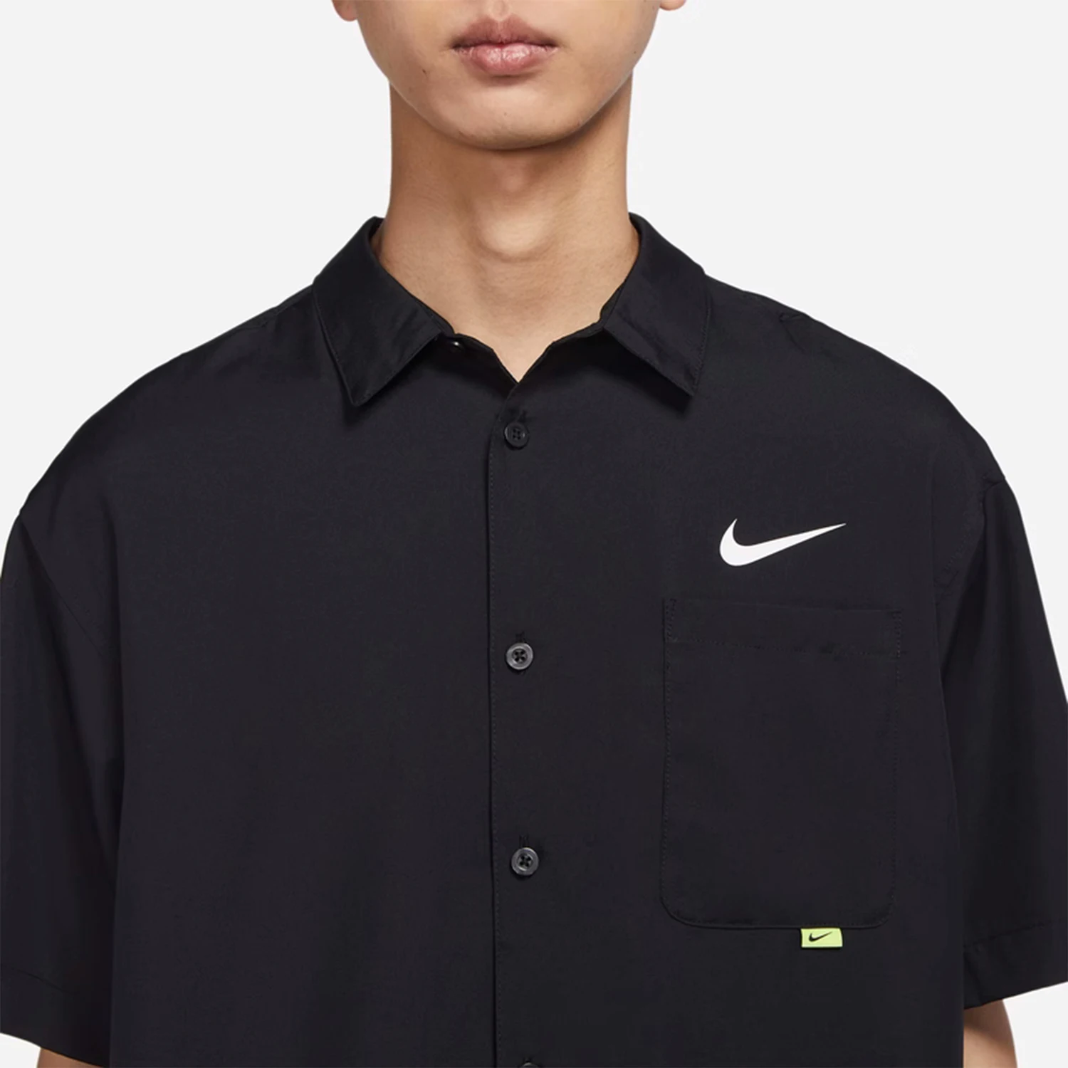 Фото Оригинальная мужская свободная и дышащая рубашка Nike SWOOSH с коротким рукавом DX6308-010 №4
