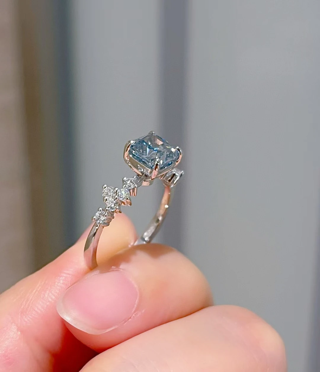 Фото 18-каратное настоящее золото Lab Grow Diamond, зеленая подушка с бриллиантами, 1,5 карата, обручальное кольцо IGI PT950, платиновое кольцо на заказ, подарок на День святого Валентина №5
