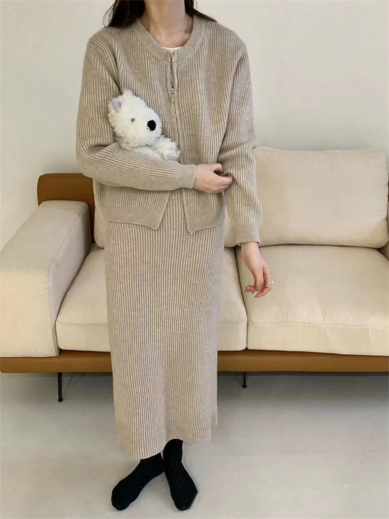 Женский трикотажный жакет с двойной молнией и круглым вырезом