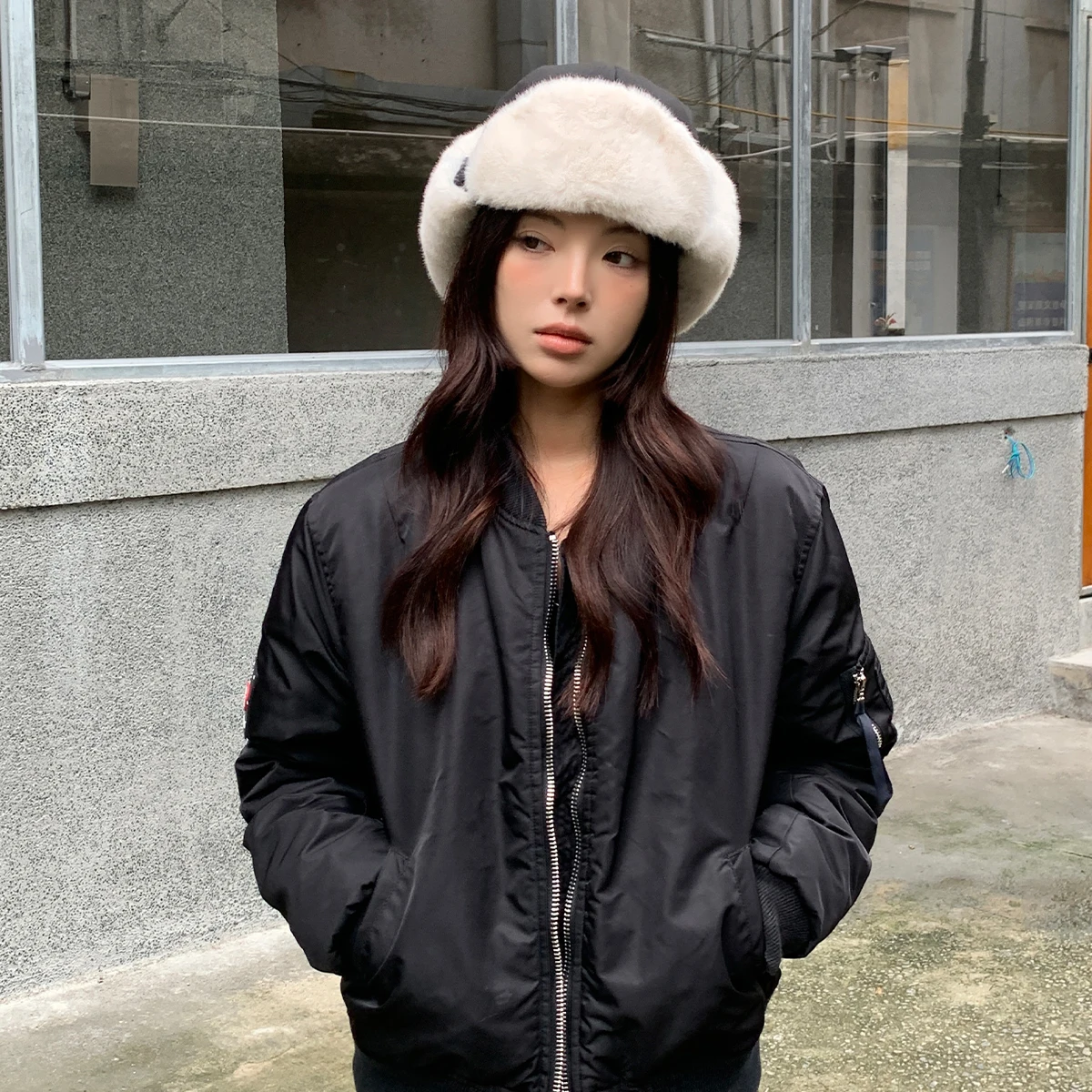 Шапки-бомберы с цветными блоками и вышитыми буквами осенне-зимние новые унисекс