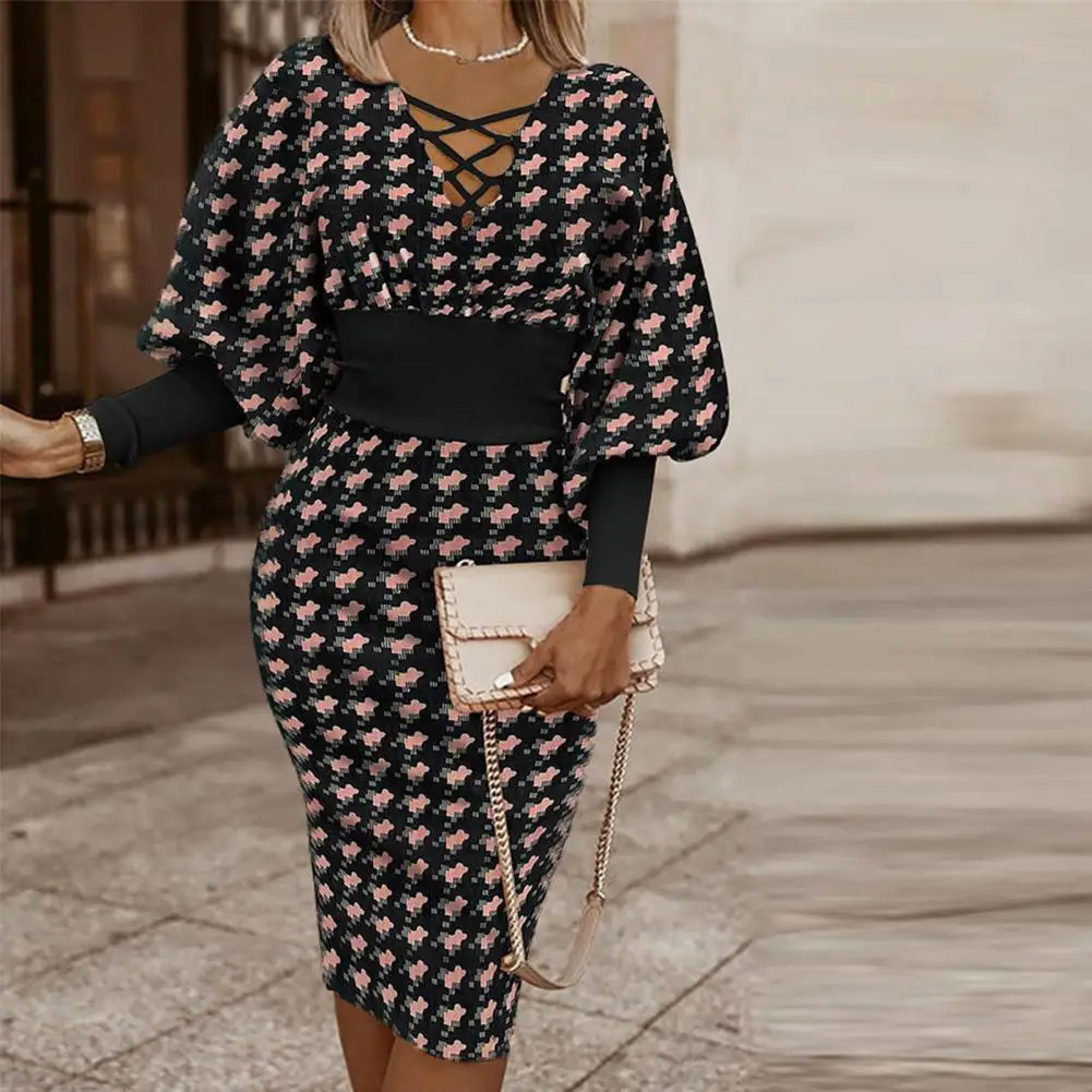 

Женское облегающее платье с ярким принтом, V-образным вырезом и элегантными рукавами-фонариками