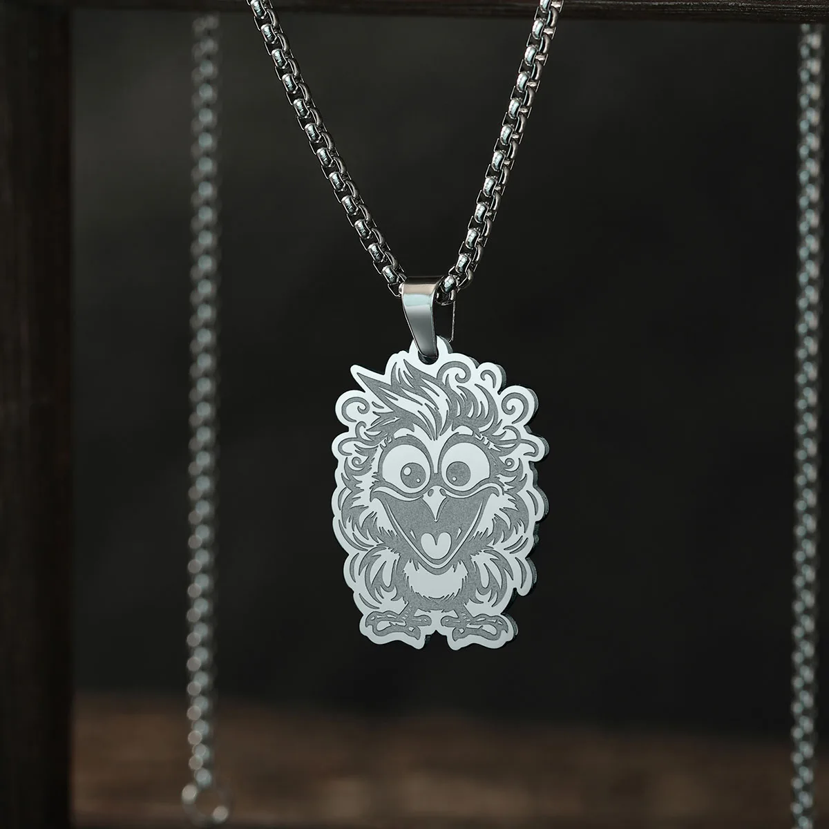 Женское колье с подвеской в виде металлической цепочки