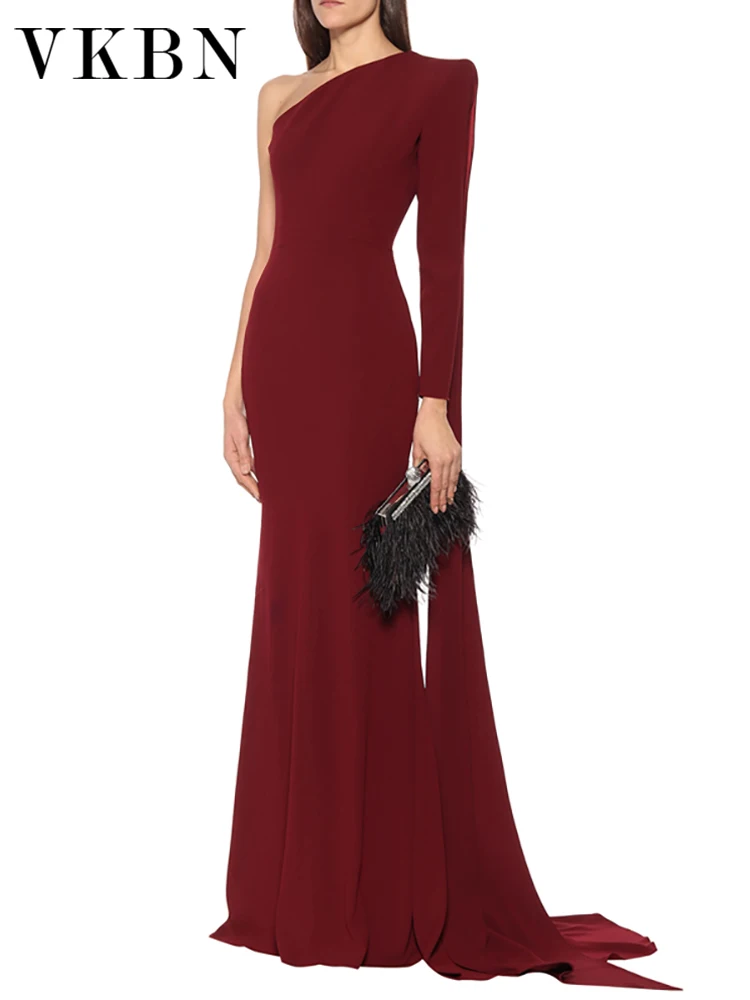 Женское вечернее платье на одно плечо с диагональным воротником