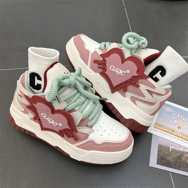 Рисунок 4 - Женская спортивная обувь SHANPA Love Heart