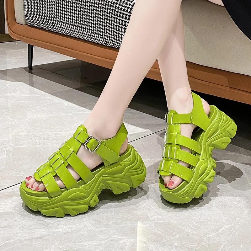 

Летняя женская кожаная обувь с мягкой подошвой, сандалии с открытым носком, повседневная женская обувь на танкетке, новинка 2022