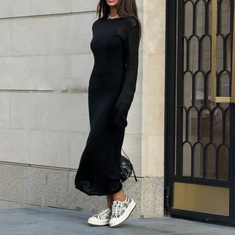 Женское платье-свитер с круглым вырезом