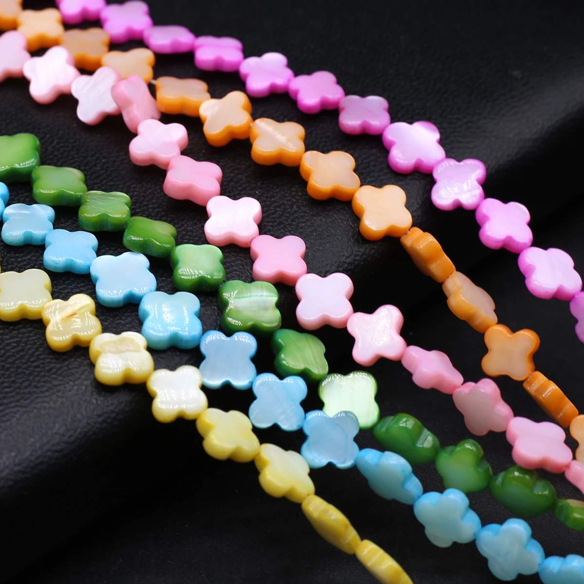 

Natural Shell Beads Clover Shape Loose Art Dyed Shell Bead for Jewelry Making Diy Women Bracelet Necklace Accessories