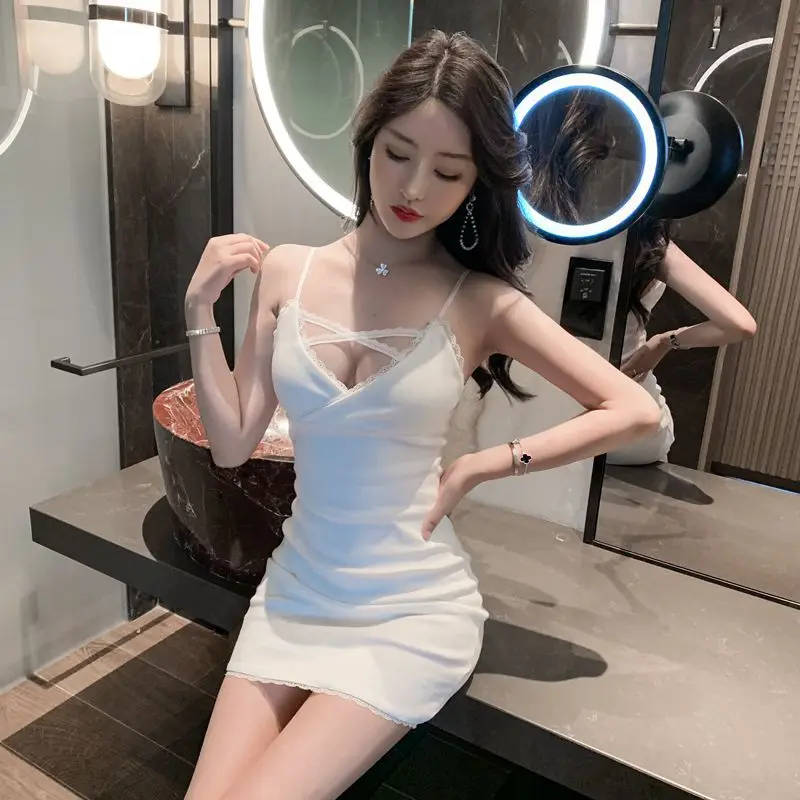 Ночная рубашка женская пикантная однотонная с запахом на бедрах комбинезон