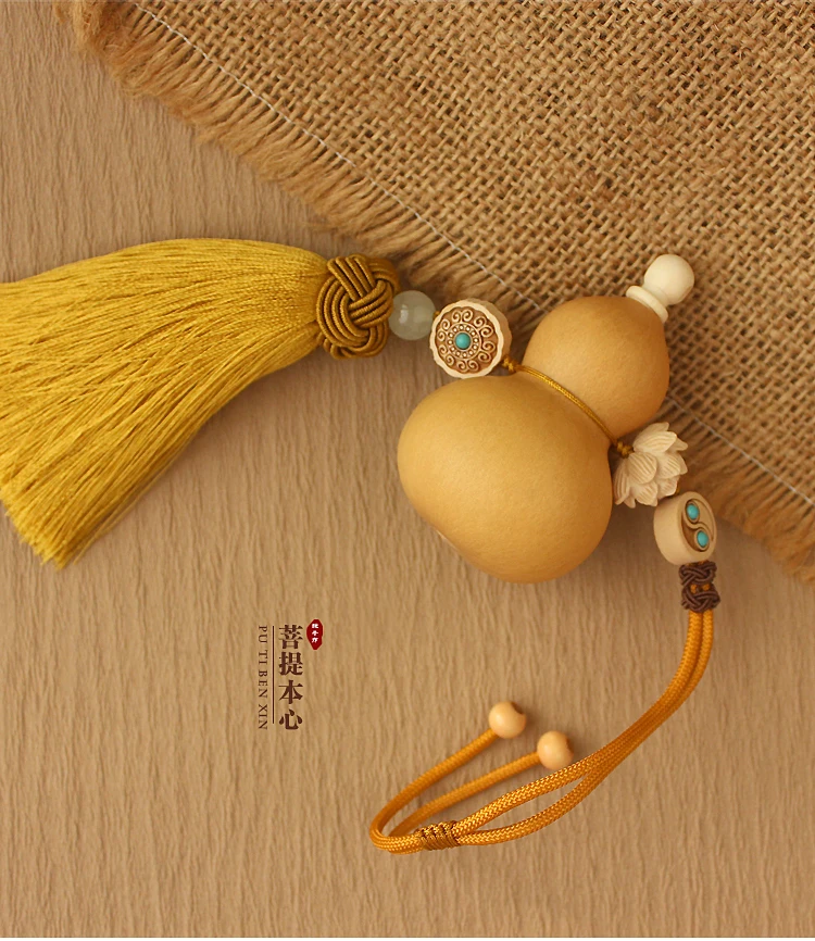 

Small Natural Dried Gourd Bottle Pendant with Chinese Feng Shui Lucky Home Decoration