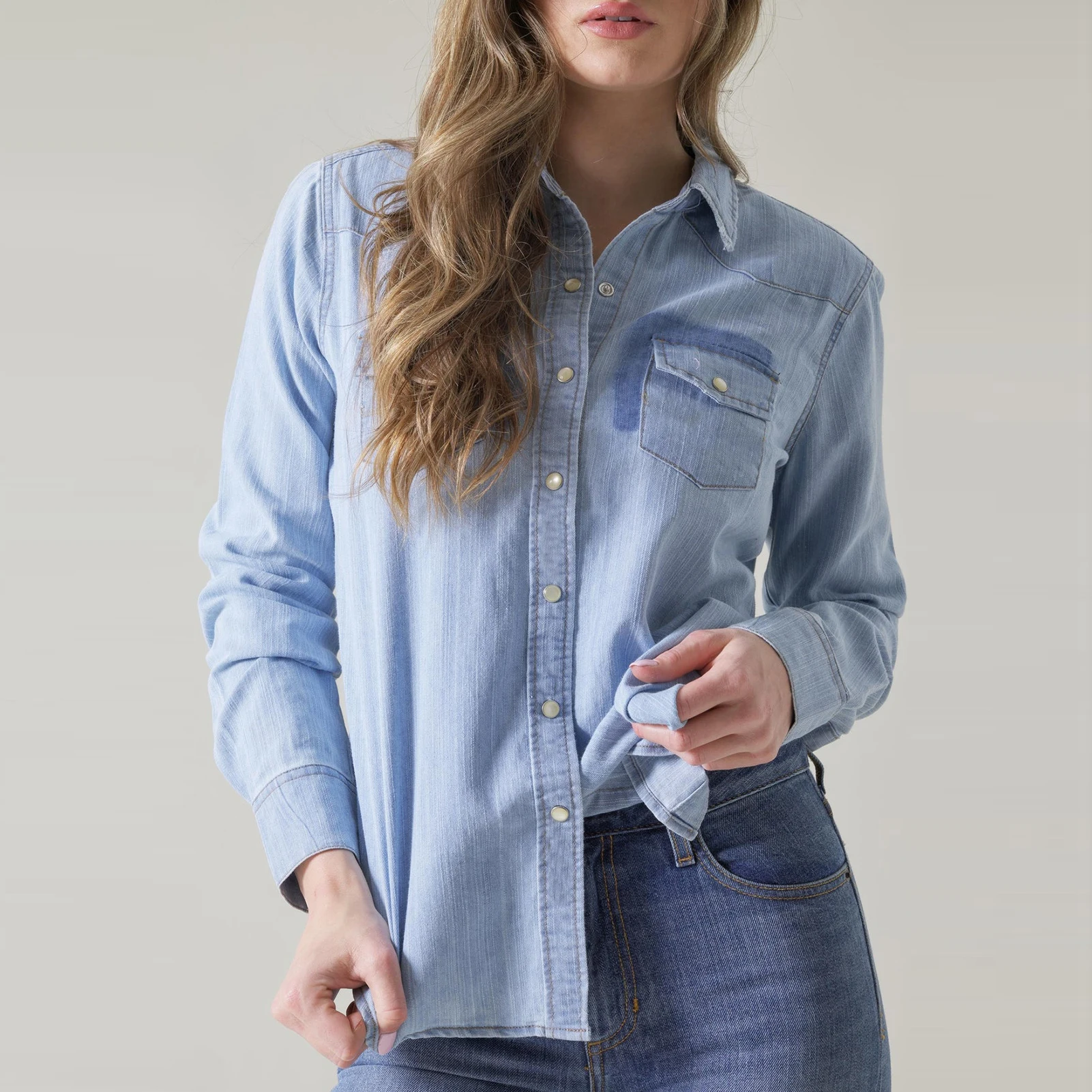 

Женская джинсовая рубашка, однобортная Свободная блузка из денима с карманами, с отложным воротником и длинным рукавом, в ковбойском стиле, осень 2023