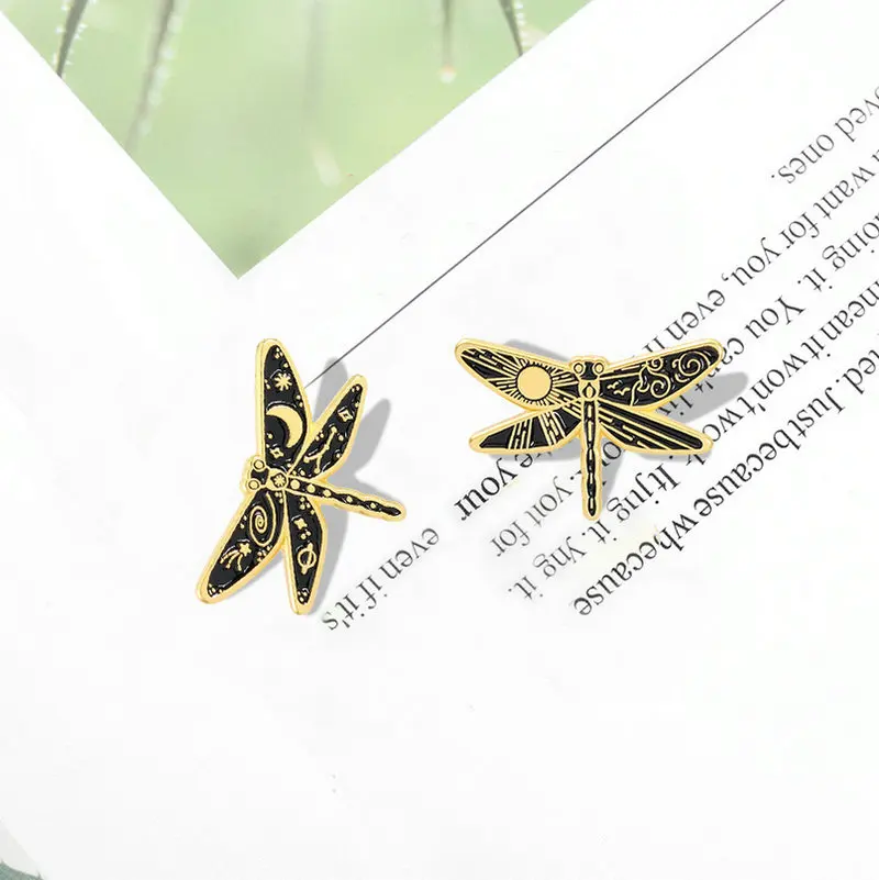 Эмалированные значки с изображением солнца Луны стрекозы под заказ для дня и