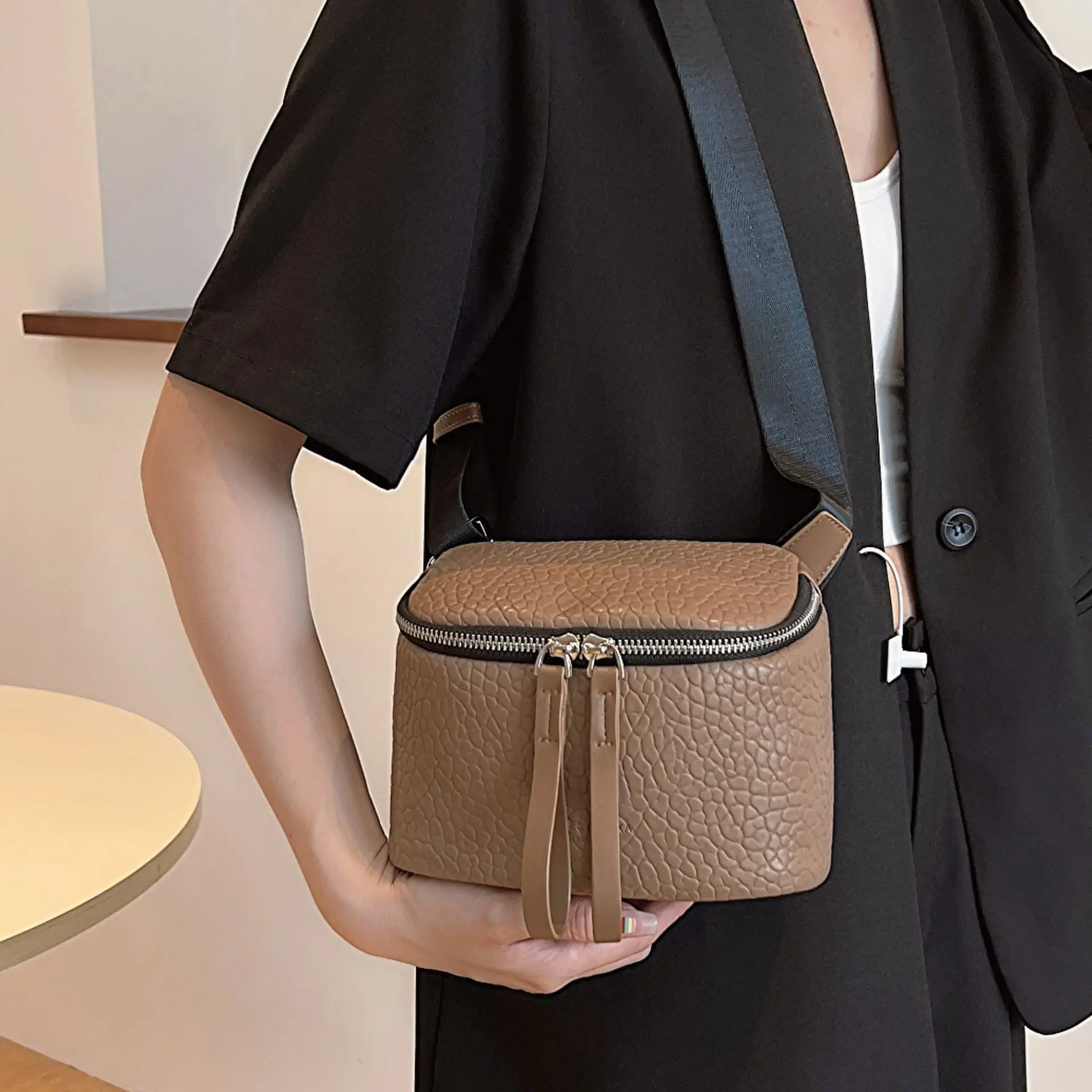 

Solid Color Women Crossbody Bag Autumn New Trendy Small Chest Bag Elegant Temperament Casual Shoulder Bags Lady Handbag Purse