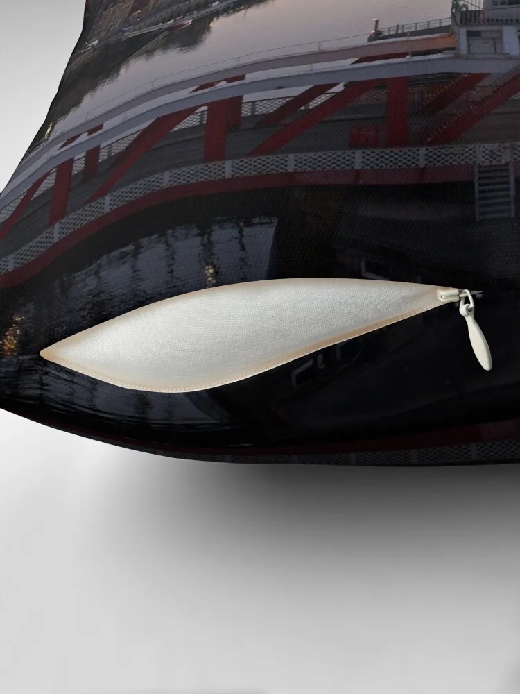 Наволочки для диванных подушек Tyne Bridge at Dawn предметы сна