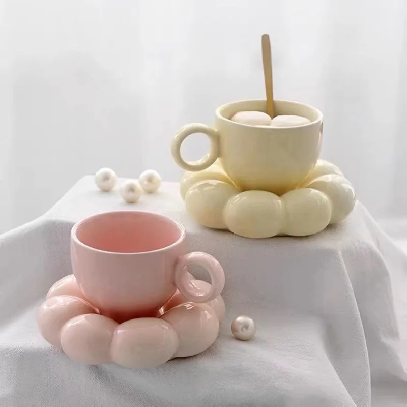 

Ceramic Coffee Mug with Flower Shape Tray Set Cup Saucer Milk Tea Latte Mug Wedding Tabletop Decoration Cute Gift Box Set Cups