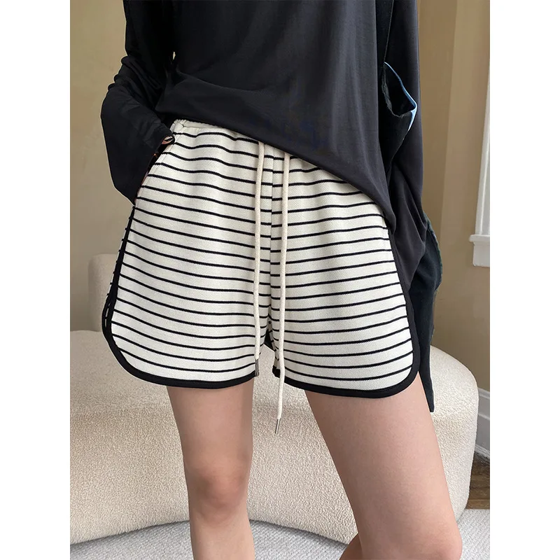 

Lazy casual walking series Trendy color contrast striped wide-leg sports shorts