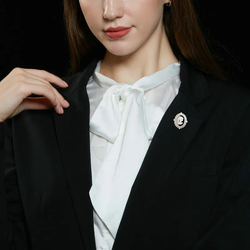 

Fashion Brooch New Zircon Plating Elegant Party Relief portrait pins jewelry for women's clothing