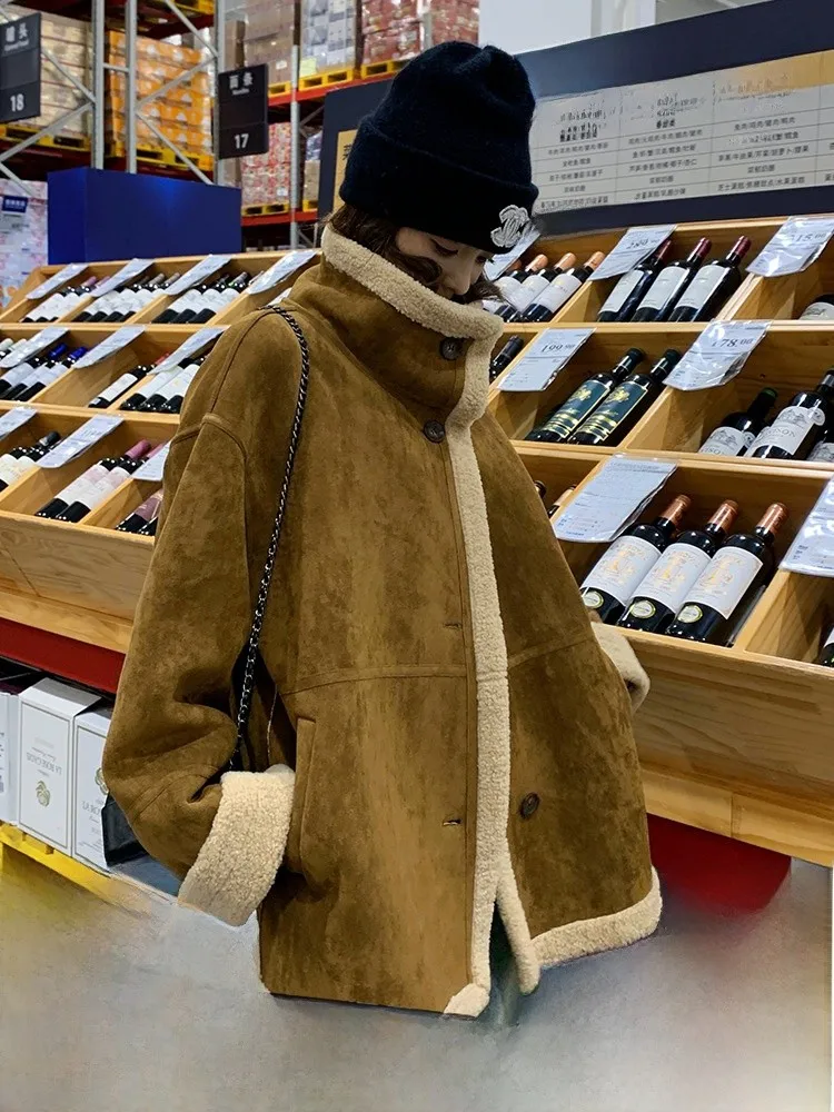 Хаки замшевая верхняя одежда из овечьей шерсти женская зима 2024 корейская серия