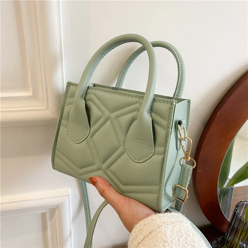 

Solid color small bag 2021 autumn new fashion messenger bag foreign style Lingge simple portable women's bag