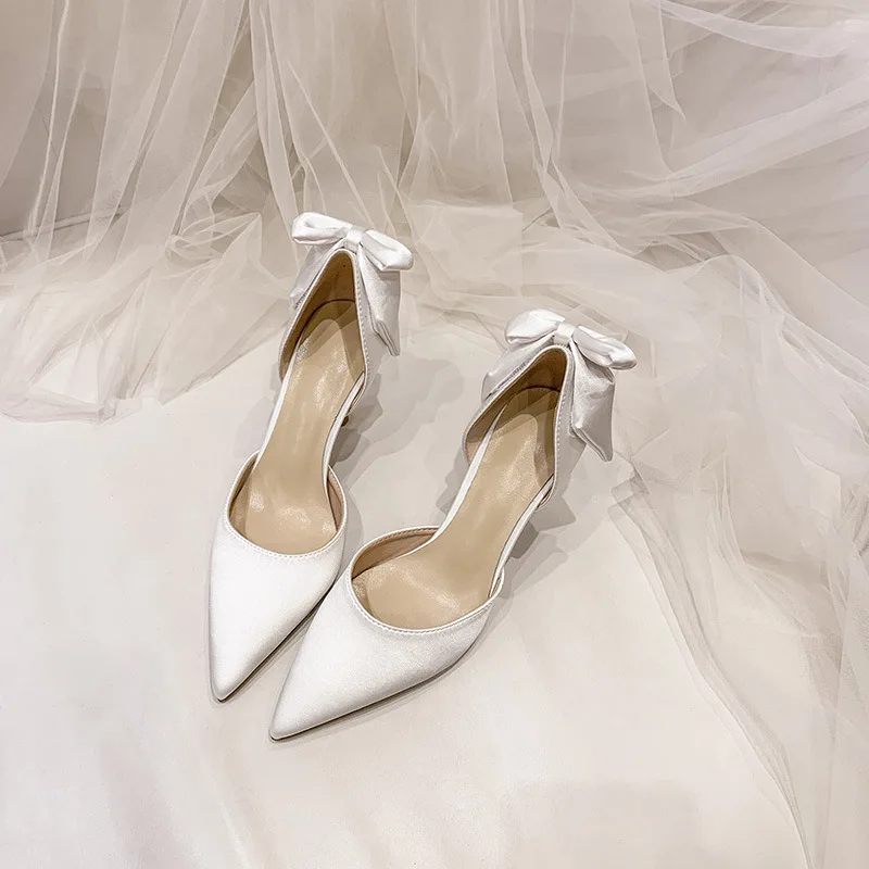 Women Princess Wedding Shoes White Bow High Heels Pumps Silk Vamp Pearl Buckle Bridesmaid Shoes Designer Style Bridal Shoes