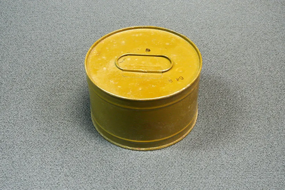 Шашка дм-11. Малая дымовая шашка дм-11. Дымовая шашка дм. Дымовая шашка дм. Дымовая шашка армейская дм-11.