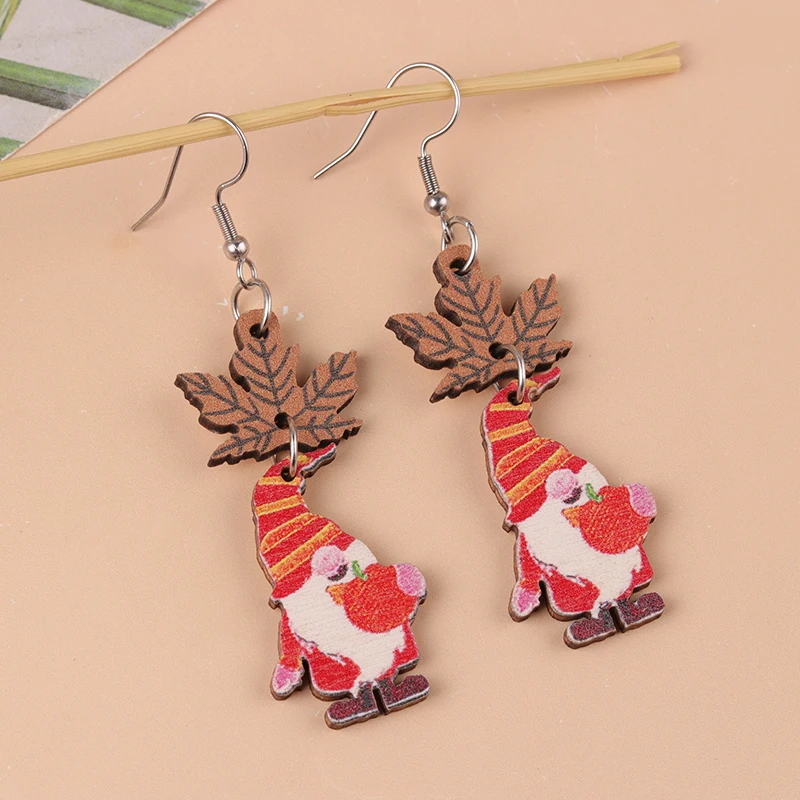 Серьги-подвески женские деревянные в виде кленового листа