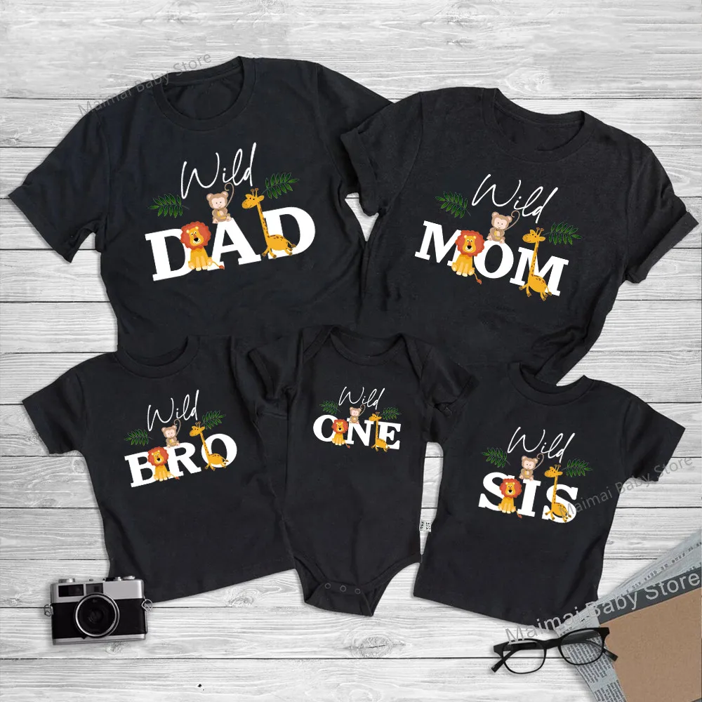 

Wild One Family Matching Clothes Jungle Safari Party Dad Mom Sis Bro Baby Look Outfits T-shirt One Birthday Family T Shirts Tops