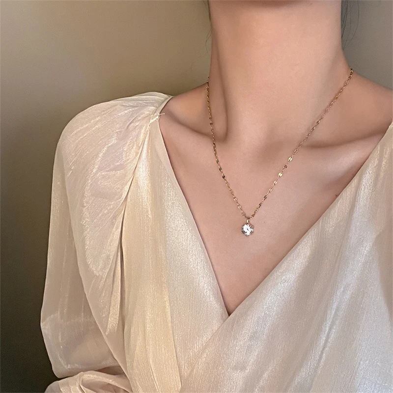

Single Diamond Necklace Fashion Light Luxury Design Diamond Pendant Collarbone Chain 2022 New Necklace Fashion Jewelry Gift