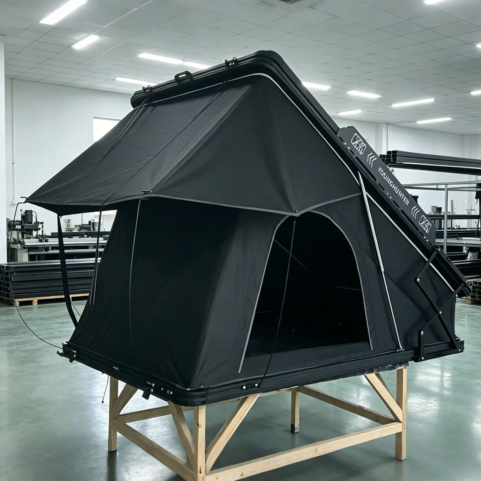Фото Палатка на крышу внедорожника Overland Expedition X с алюминиевым каркасом и очень просторным внутренним пространством для кемпинга на природе №3
