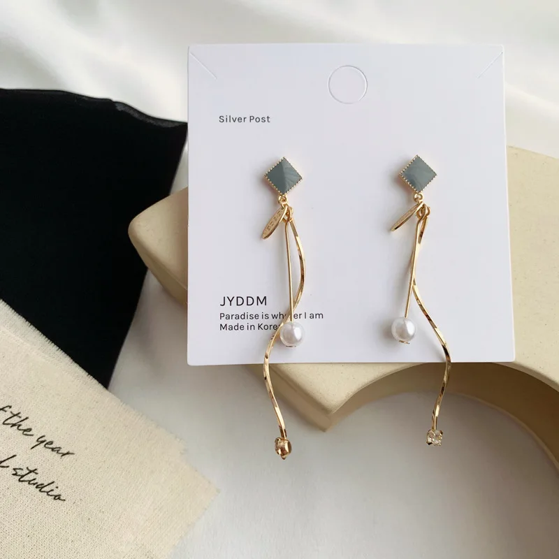 

New RoseL Green Earrings Wavy Tassels Diamond-encrusted Long Earrings, Versatile Vintage Pearl And Silver Needle Earrings