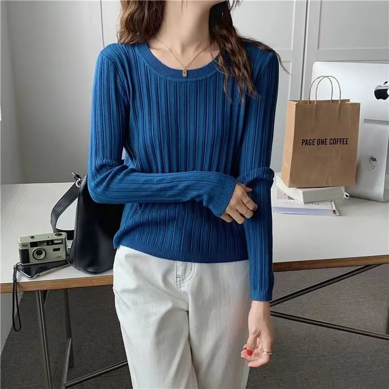 Женский однотонный свитер в корейском стиле с круглым вырезом