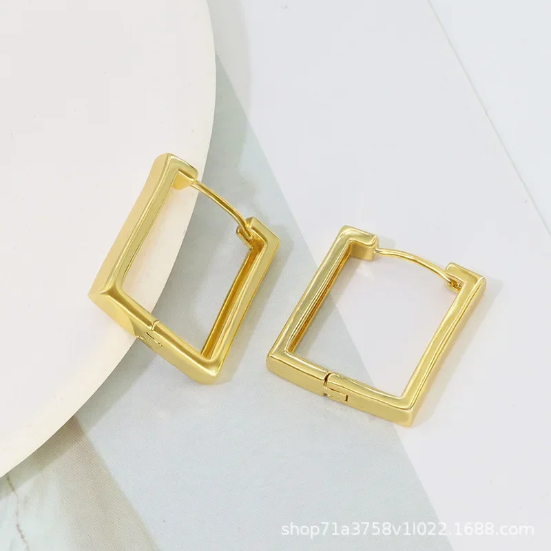 Женские серьги-кольца геометрической формы