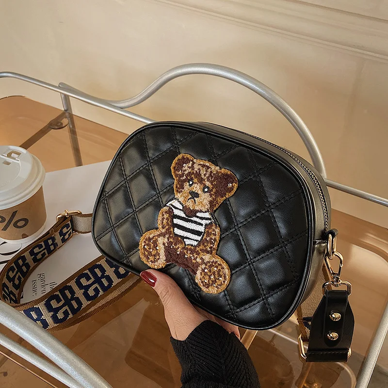 

2023 Spring and Summer New Animal Embroidery Pattern Fashion Single Shoulder Crossbody Bag Cute Hundred Wide Shoulder Strap