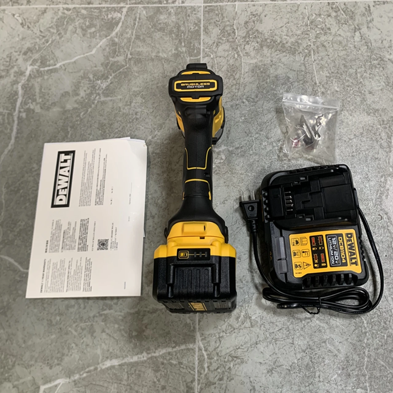 Аккумуляторный ударный гайковерт DEWALT DCF911B