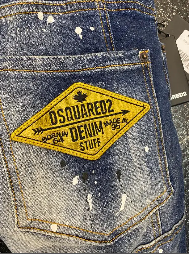 2022 Autumn New Trend Dsquared2 Men's Washed, Worn, Ripped, And Painted Fashion Jeans A507