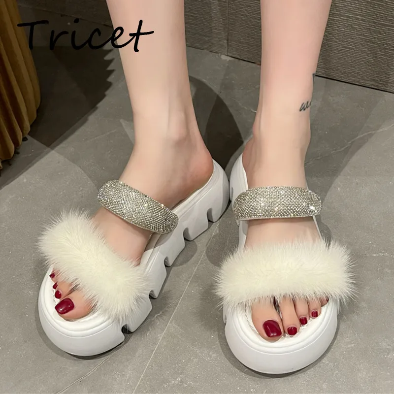 

Женские дизайнерские шлепанцы на толстой подошве, роскошные пушистые Шлепанцы из искусственного меха, на плоской подошве, сланцы, сексуаль...