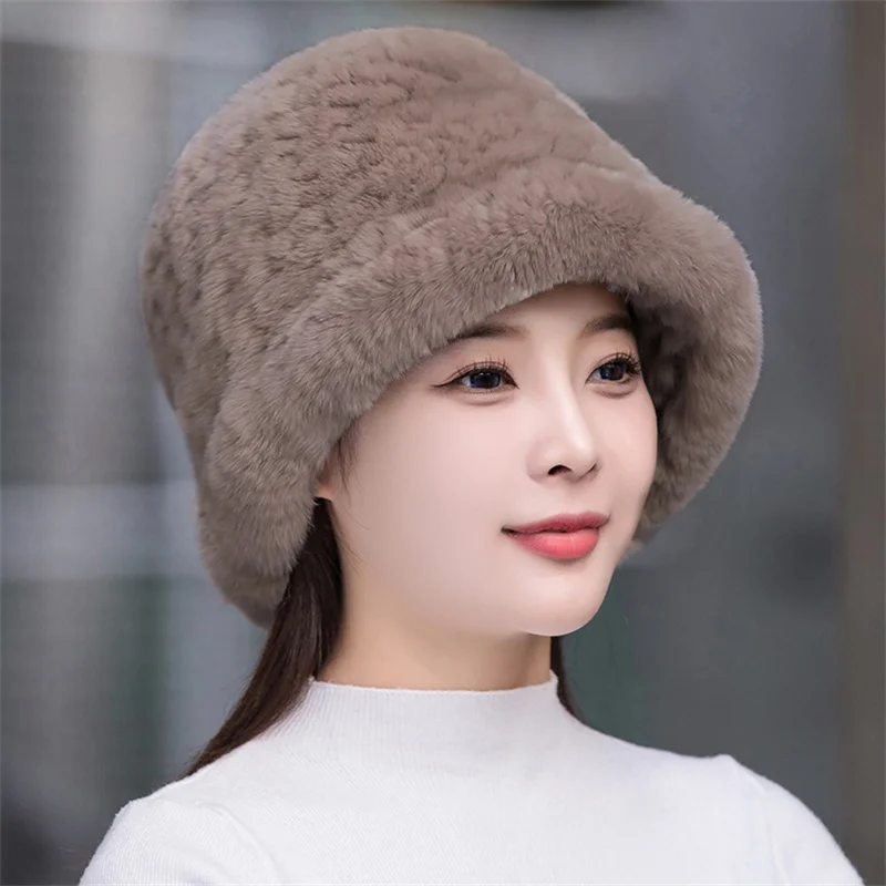 Женская вязаная шапка из кроличьего меха