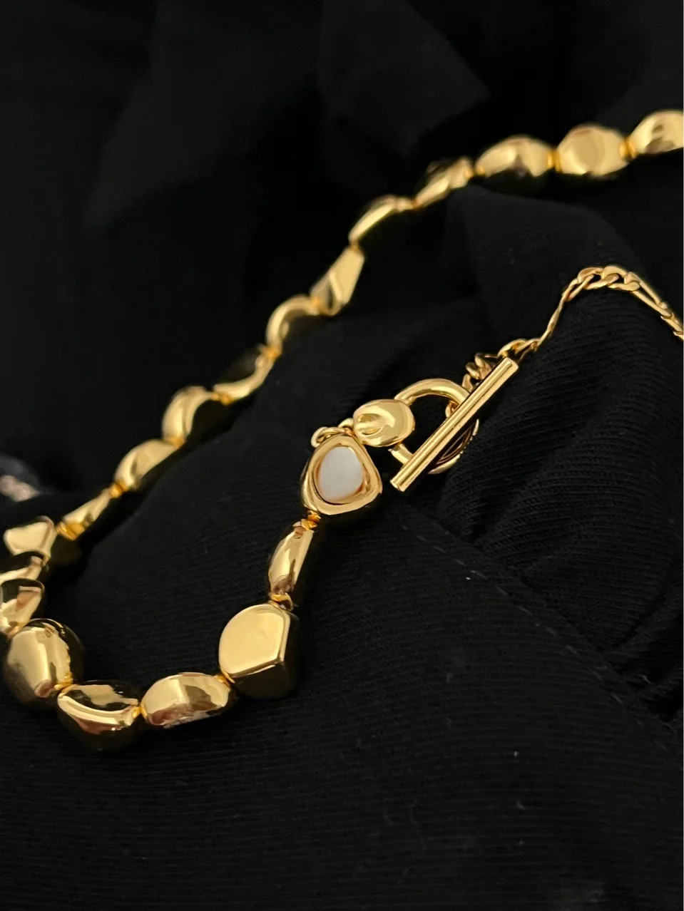 

Gold Particle Stitching Necklace with Bright Details Triangle Fritillary Stickers