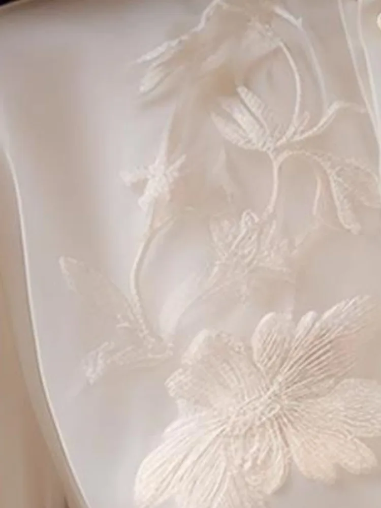 Белая женская рубашка с пышными рукавами Элегантная блузка цветочной вышивкой