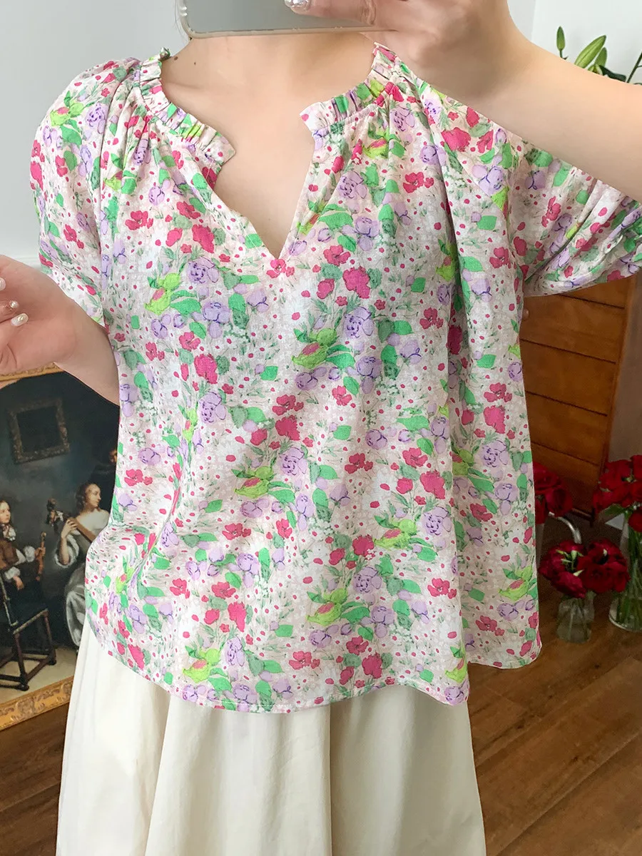 

Женская блузка с коротким рукавом-фонариком и V-образным вырезом