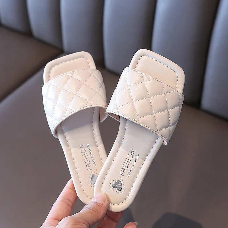 

Summer Slippers for Girls 2022 New Korean Version Flat Bottom Fashion One-word Thongs Solid Color Children's Fashion Beach Shoes