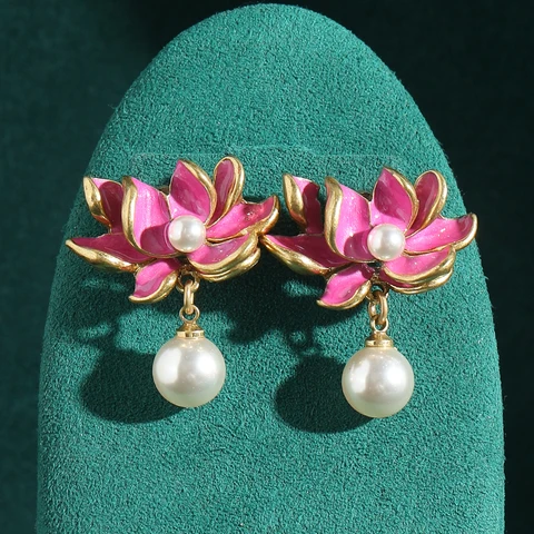 Серьги-гвоздики LOVE GREEN LIVE GREEN с розовым лотосом и жемчугом