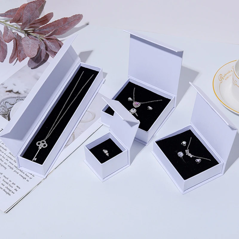 Fashion Packaging Holder Jewelry Display 24Pcs White Paper Container Christmas Ring Brooch Necklace Package for Gifts Boxes