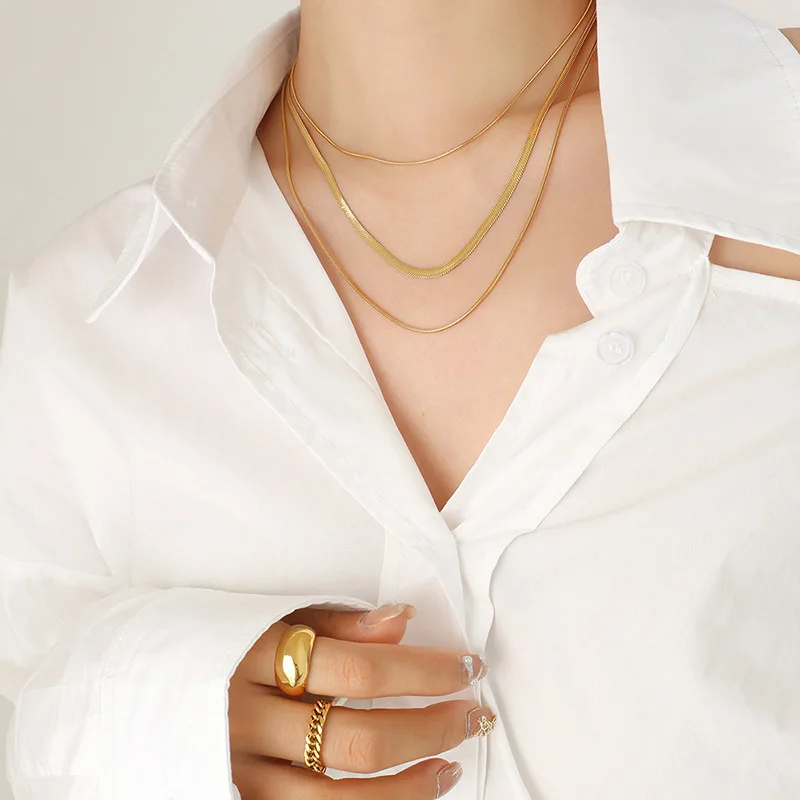 

Classic, versatile, light and extravagant women wearing three-layer Necklace