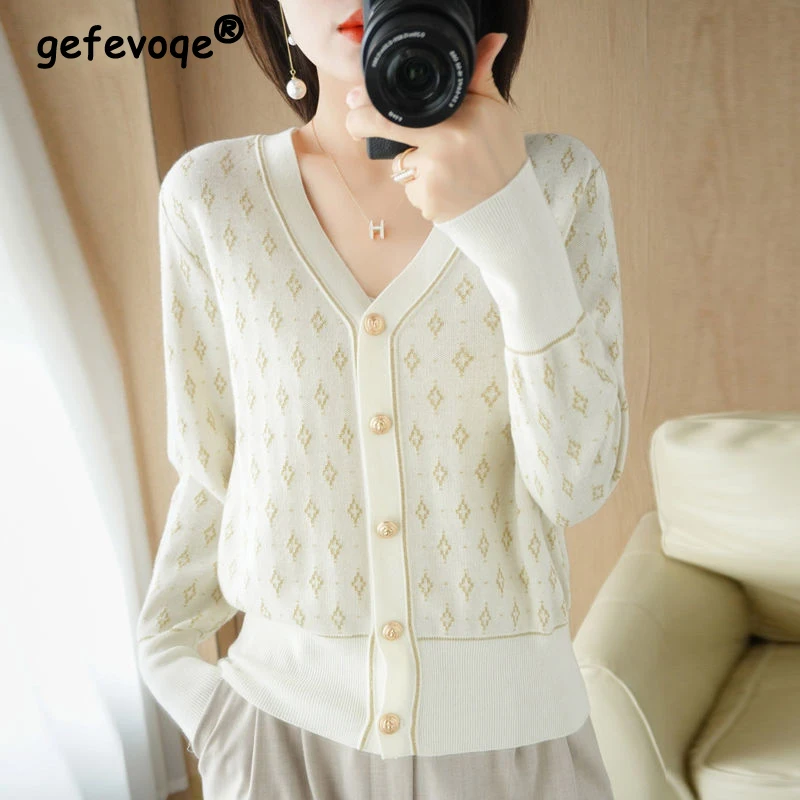 Женский трикотажный кардиган на пуговицах