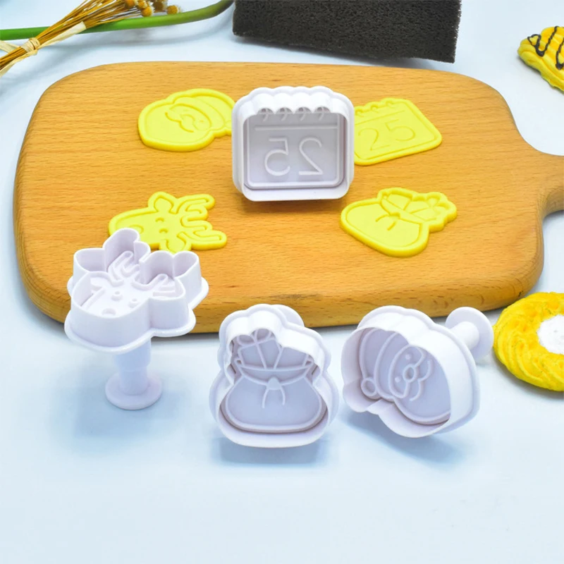 

4PCS DIY Christmas Biscuit Mould 3D Spring Mould Baking Cake Decoration Mould Santa Claus Elk Snowflake Christmas Tree Snowman