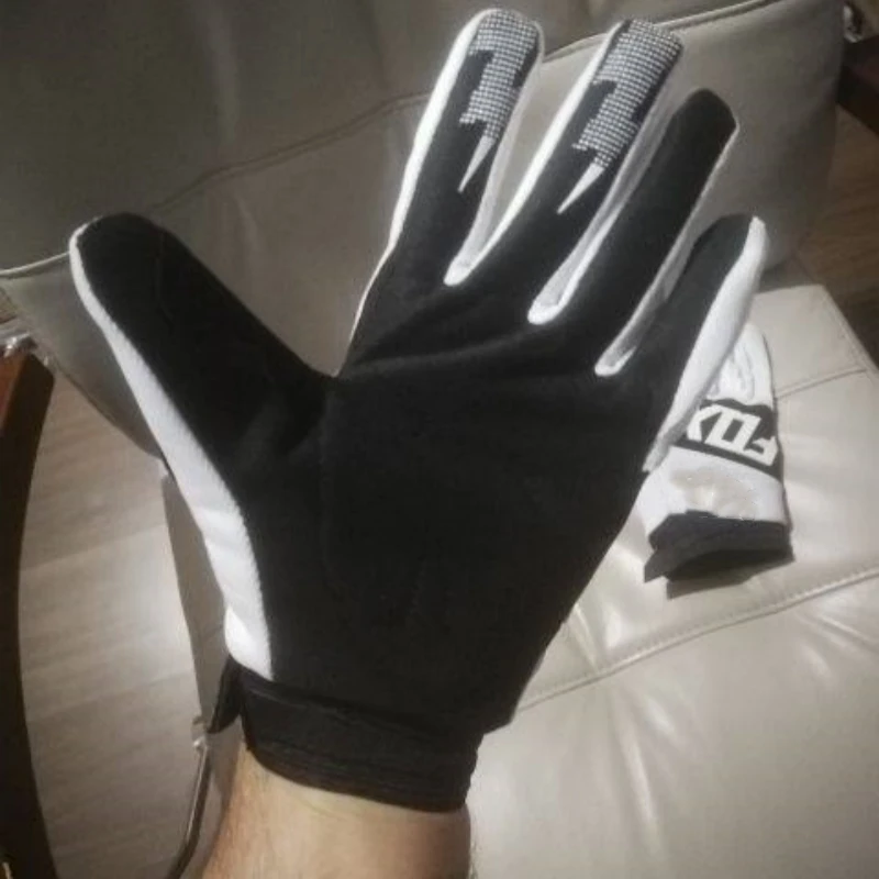 Рисунок 3 - Перчатки, мотоциклы